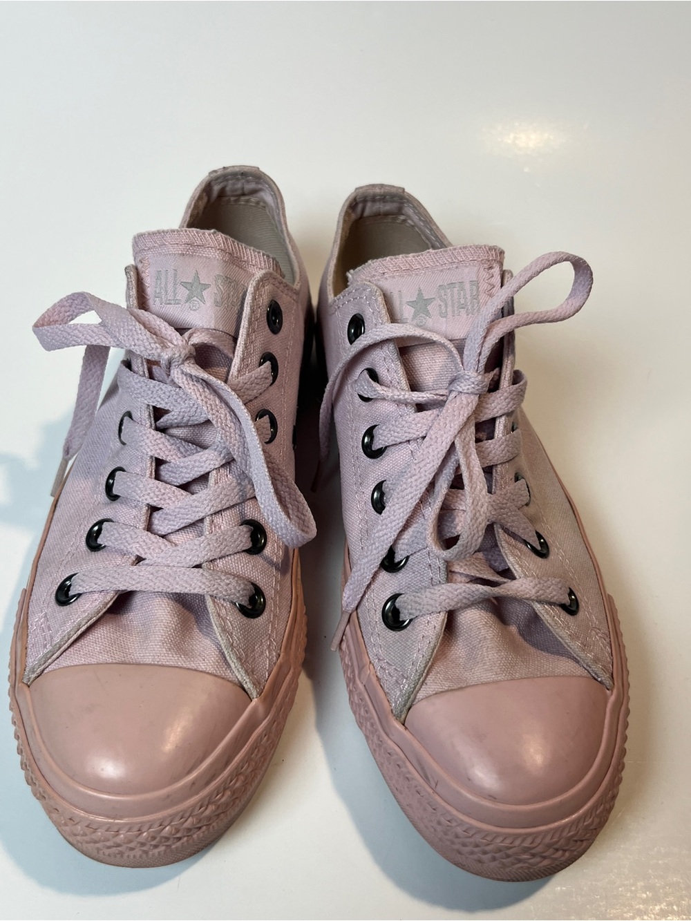Converse Women’s Sz 7 Low-Top Canvas Sneakers in Light Pink